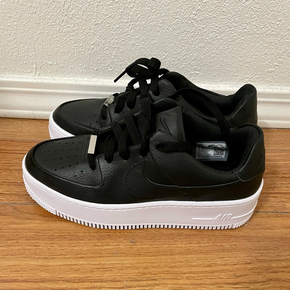 Black Nike Airforce 1 Sage Low